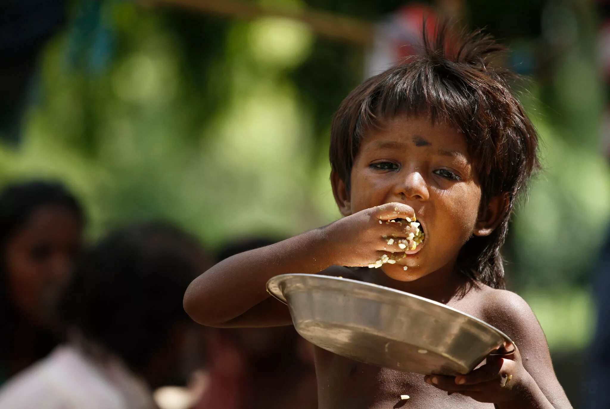 Что есть в Индии дети. Hungry boys