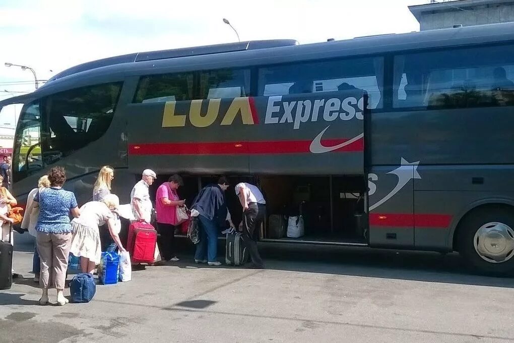 Автобус санкт петербург хельсинки. Lux express автобусы санкт-петербург хельсинки. автобус питер хельсинки. автобусные рейсы санкт-петербург хельсинки. автовокзал хельсинки санкт петербург санкт-петербург автобус.