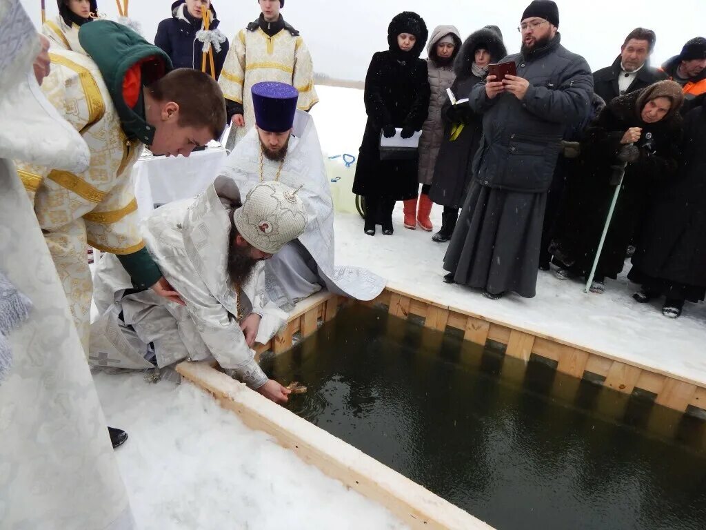 Крещение Господне. Крещение прорубь. Крещение 19 января. Купели в Москве на крещение 2022. 17 18 19 января