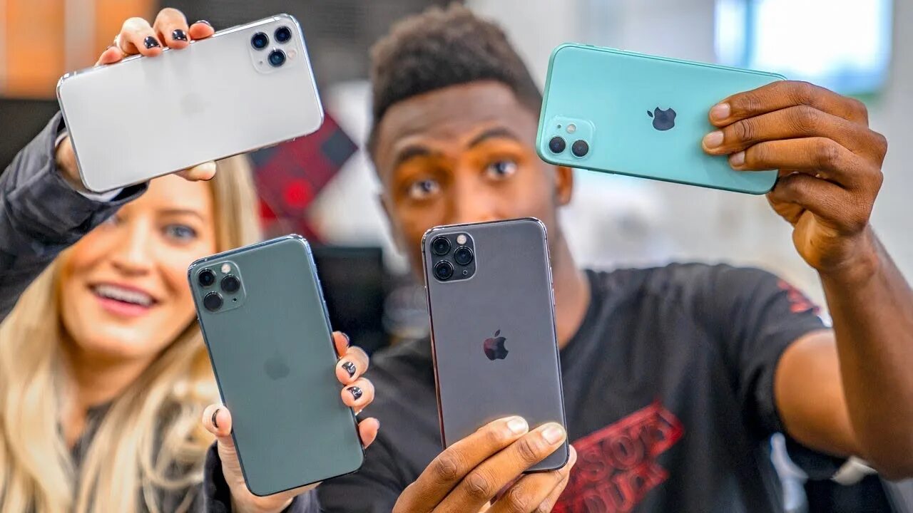 Iphone 11 Pro Max селфи. Человек с айфоном. Человек с айфоном в руках. Человек с айфоном 11. My new buyings