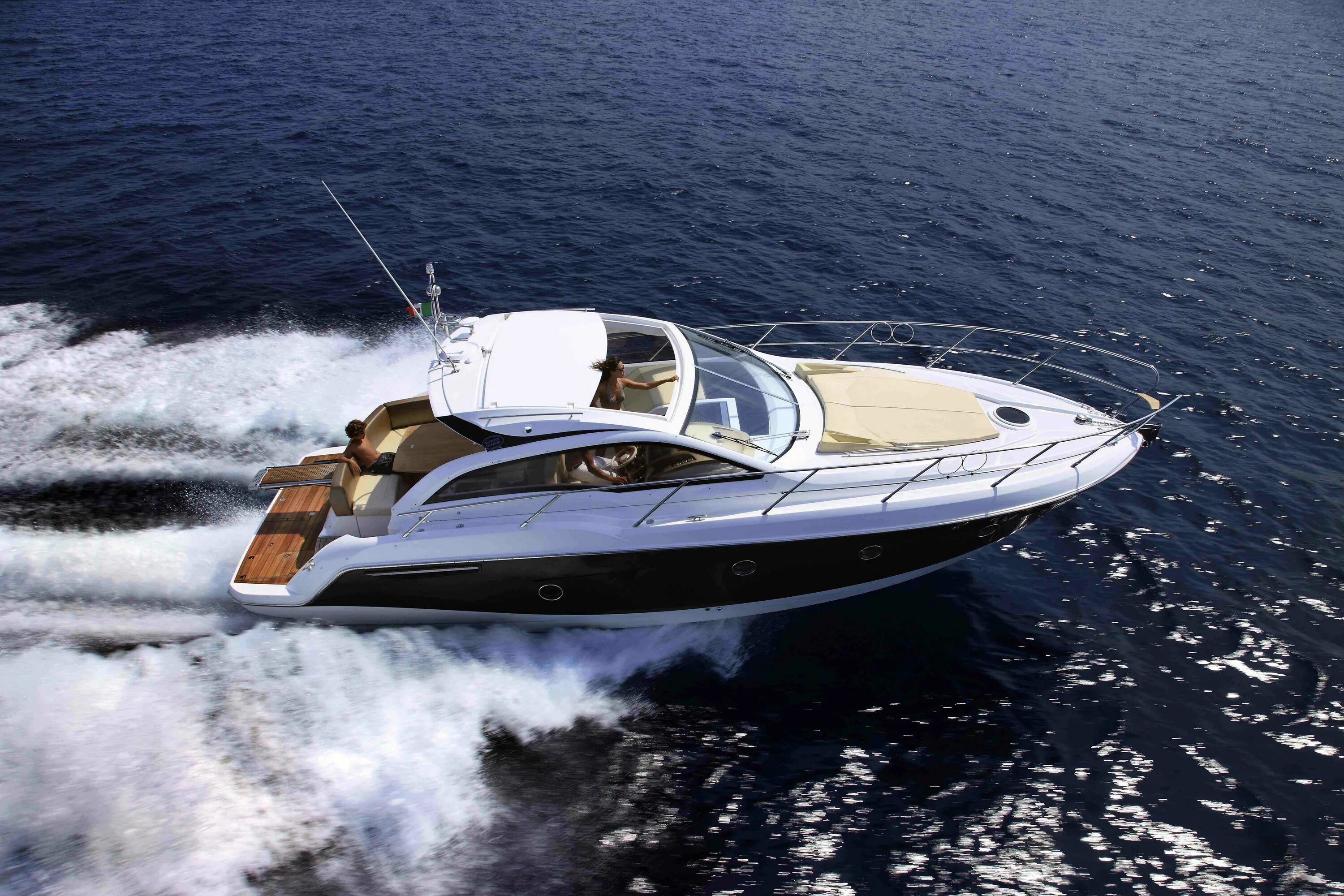 Дорогой катер. Яхта sessa c35ht. катер сесса с35. лодка sessa. красивый катер.