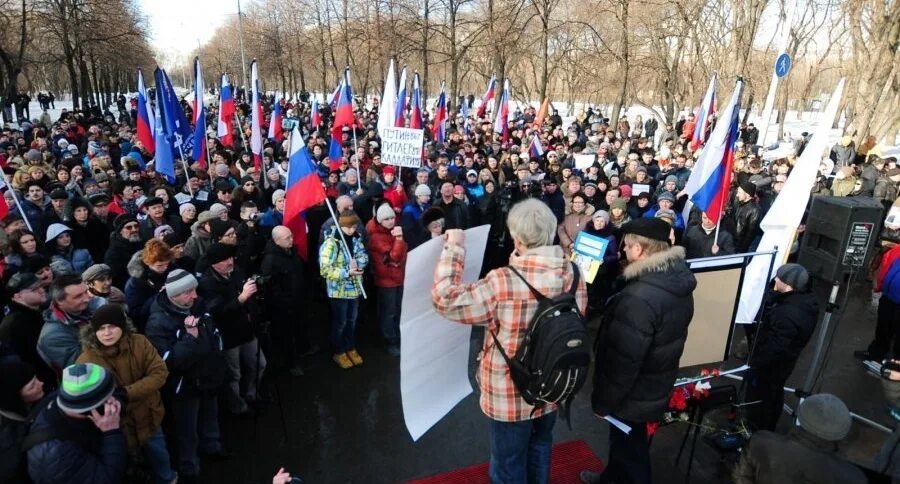 Митинг ЕКБ сквер. Митинг против храма в Екатеринбурге. Екатеринбург митинг за сквер 2019. Протесты за сквер в Екатеринбурге. Митинг предложение