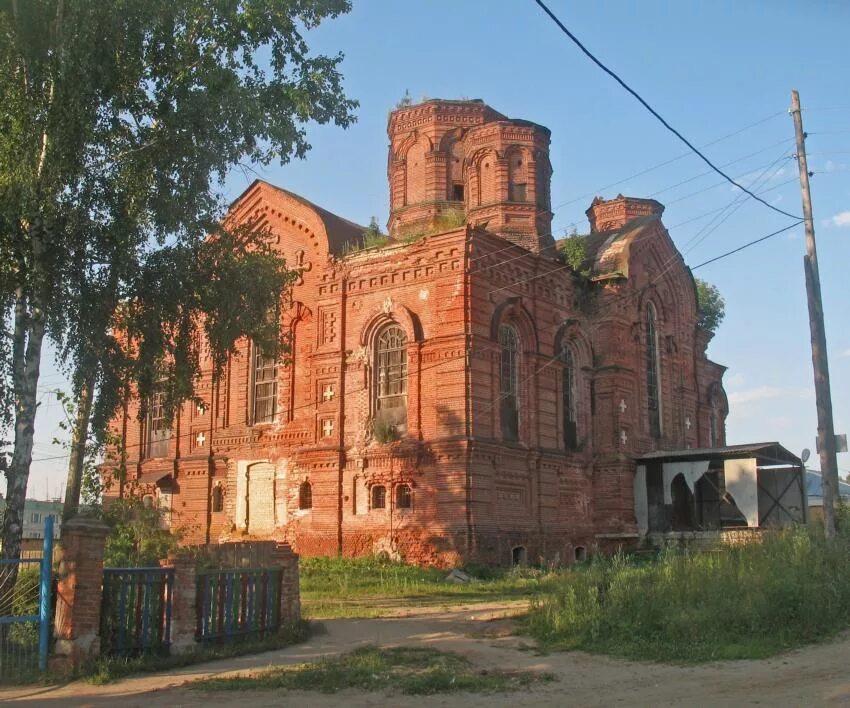 Погода лежнево ивановской неделю. Красная Церковь Лежнево. Церковь Покрова Пресвятой Богородицы в Лежнево. Поселок Лежнево Ивановской области. Покровская Церковь в Лежнево.