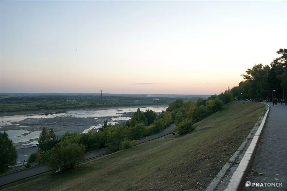 Река томь томск веб. Река Томь в Томске. Река Томь обмелела. Фото реки Томь в Томске в районе лагерного сада. Река Томь в70 годы Томск.