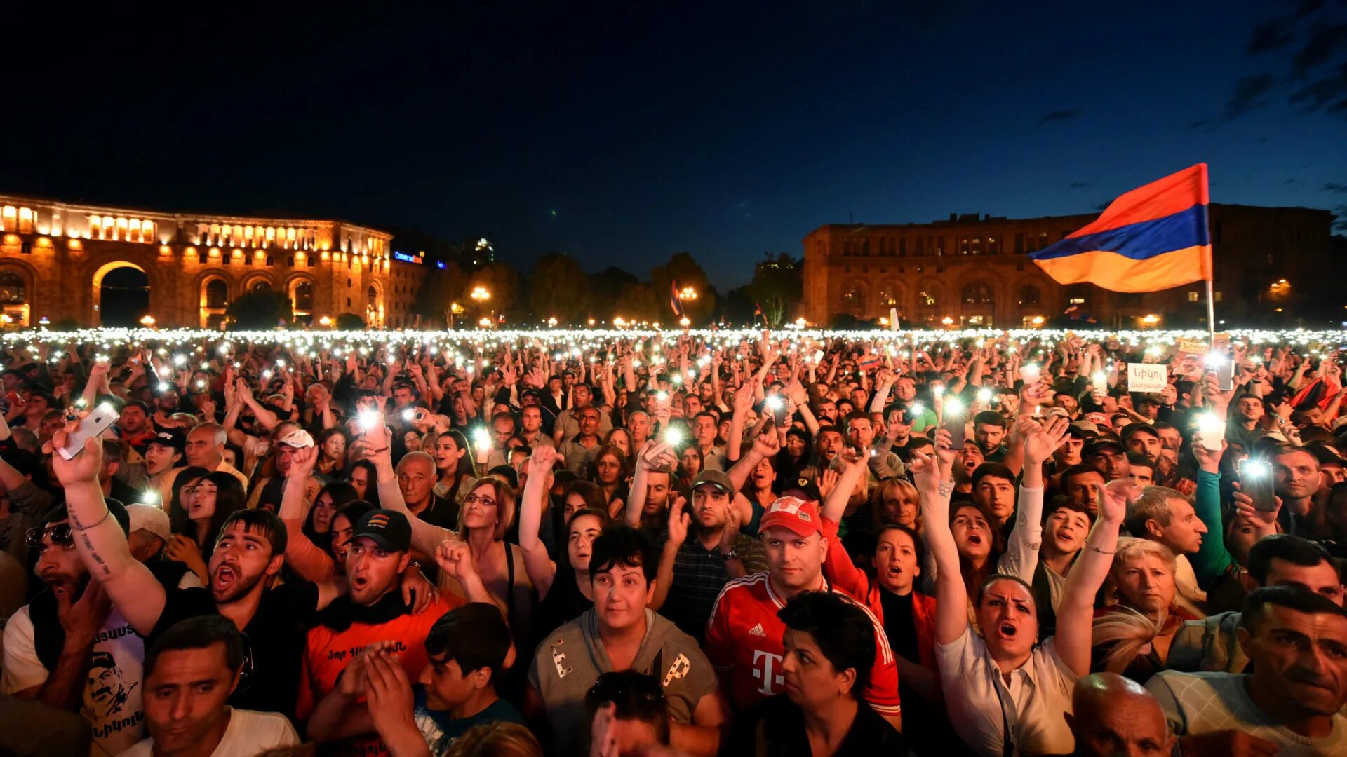 революция в армении. бархатная революция в армении 2018. никол пашинян армения. ереван революция площадь республики. бархатная революция в армении 2018.