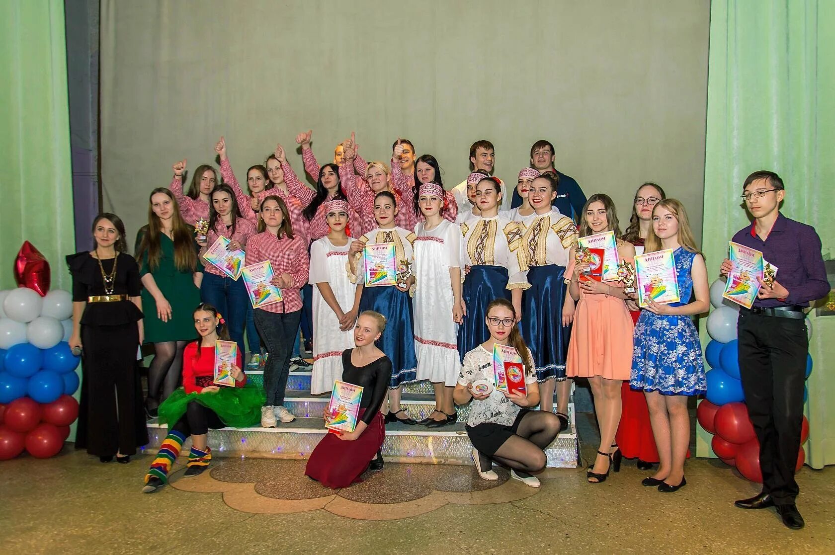 Дк рукавишникова кемерово молодежи. Дк шахтеров березовский. Дк шахтеров березовский кемеровской области. Дворец культуры шахтеров прокопьевск. Дворец культуры г берёзовский кемеровская область.