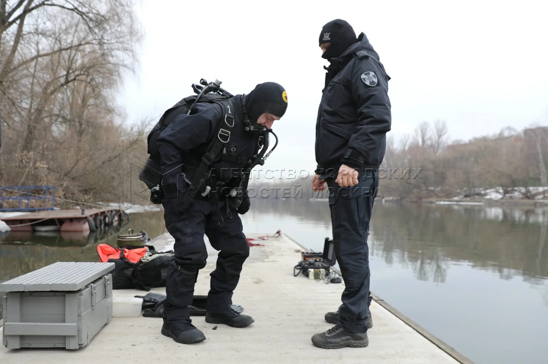 Омон на транспорте. Омон меч москва. Командир омон меч. Омон меч. Омон меч на транспорте москва.