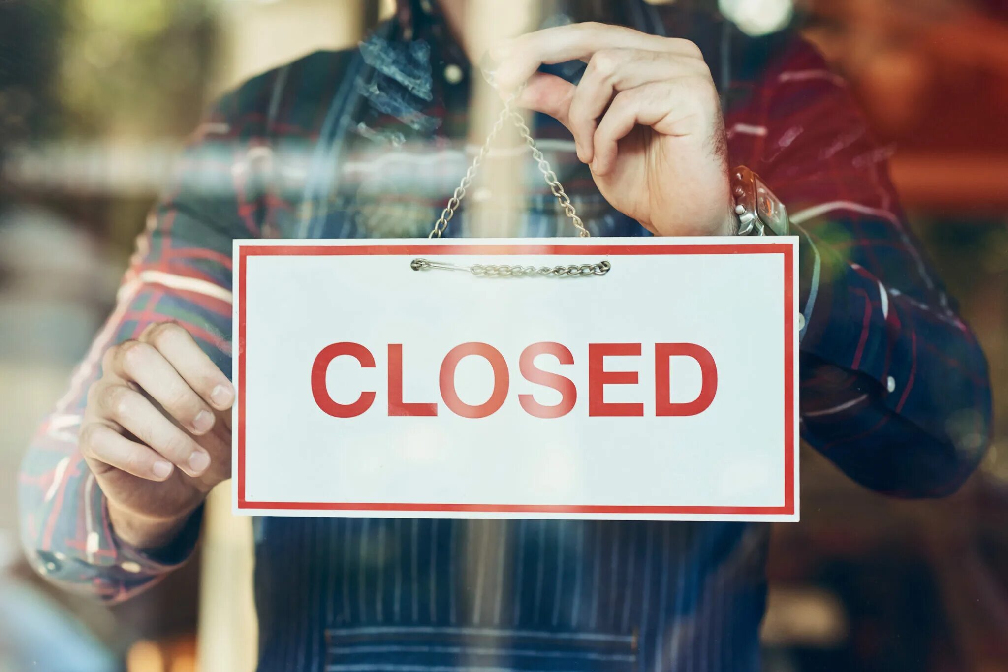 Close закрыть. Вывеска закрыто. табличка closed. надпись closed. кафе закрыто.