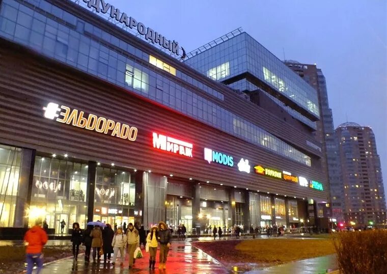 Метро международная магазины. Торговый центр метро международная санкт-петербург. международная метро торговый центр. международный тц спб. метро международная спб торговый центр.