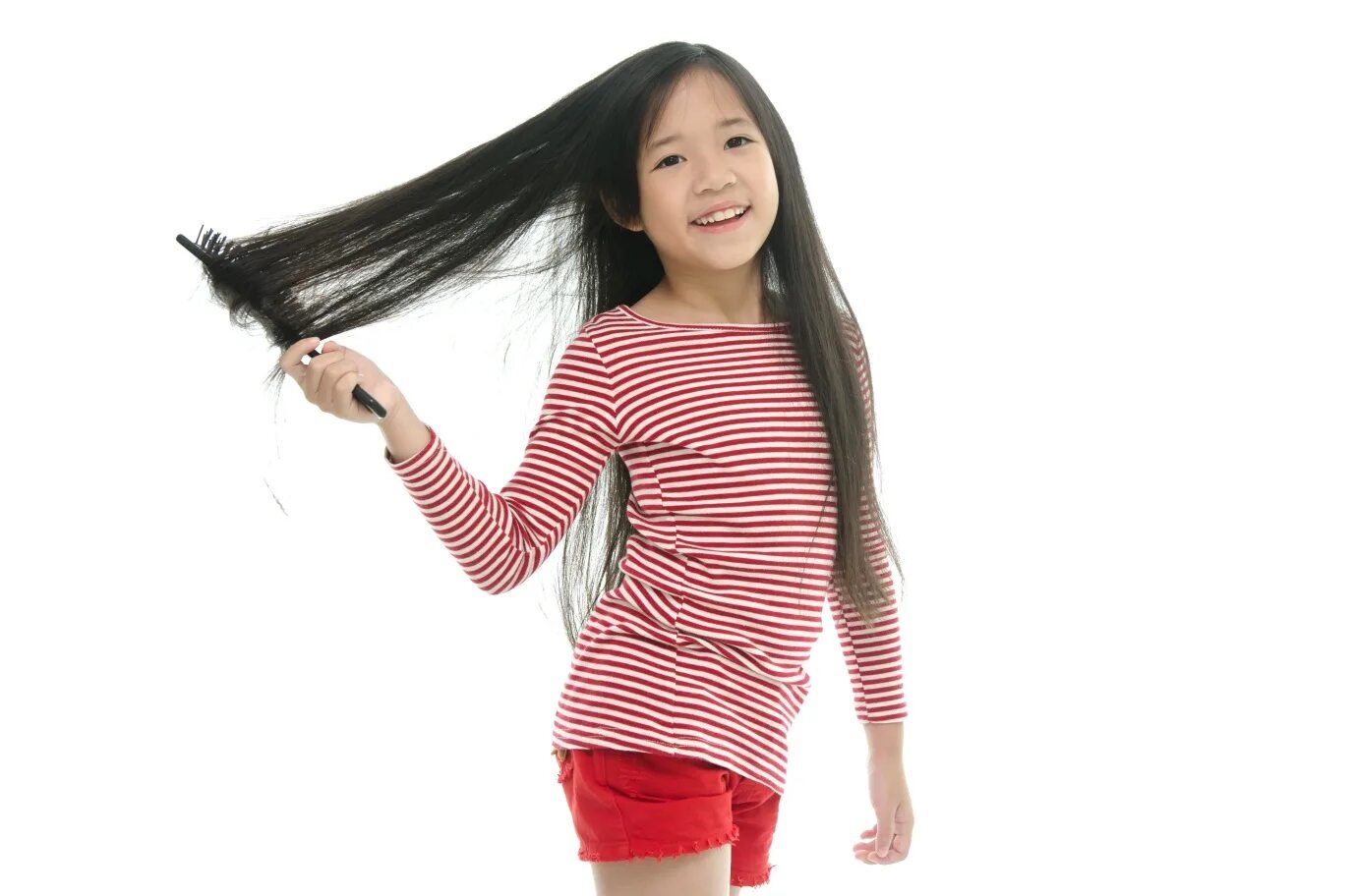 Lil long. Азиатские девушки. Девочка расчесывается фото на белом фоне. Kid long hair straight. Brush hair Kids.