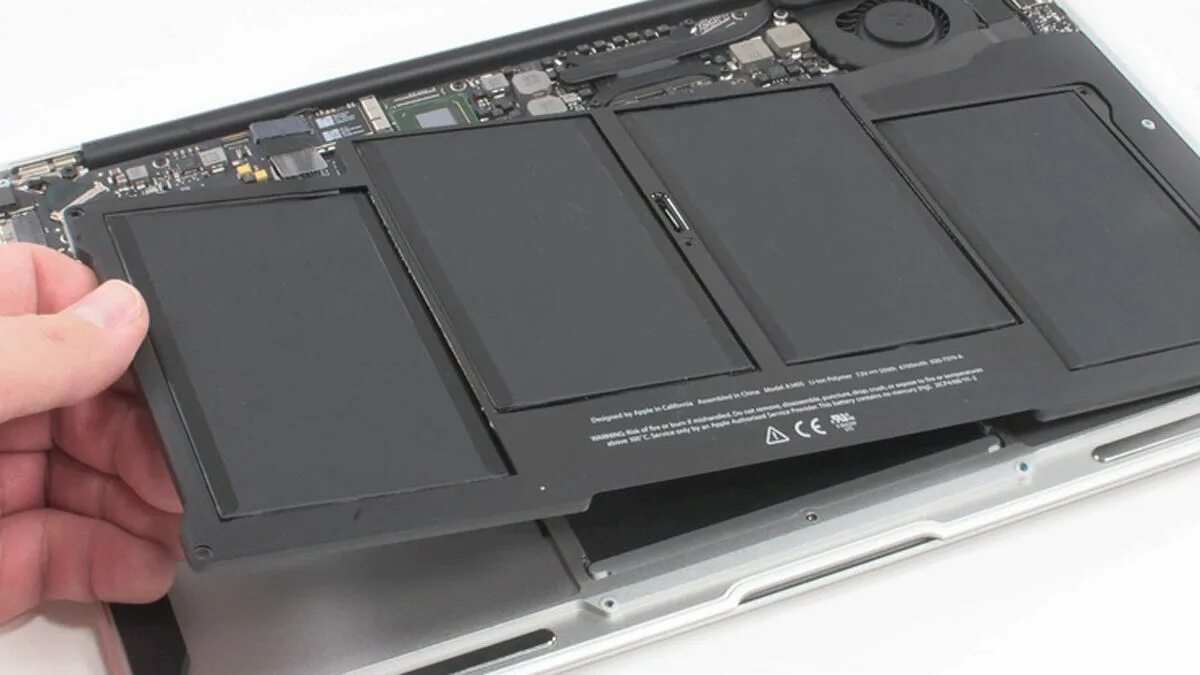 Macbook batteries. MACBOOK Pro 2005 батарея. MACBOOK Air 15 2015 аккумулятор. MACBOOK Air 13 2013 аккумулятор. Макбук АИР 13 2017 аккумулятор.