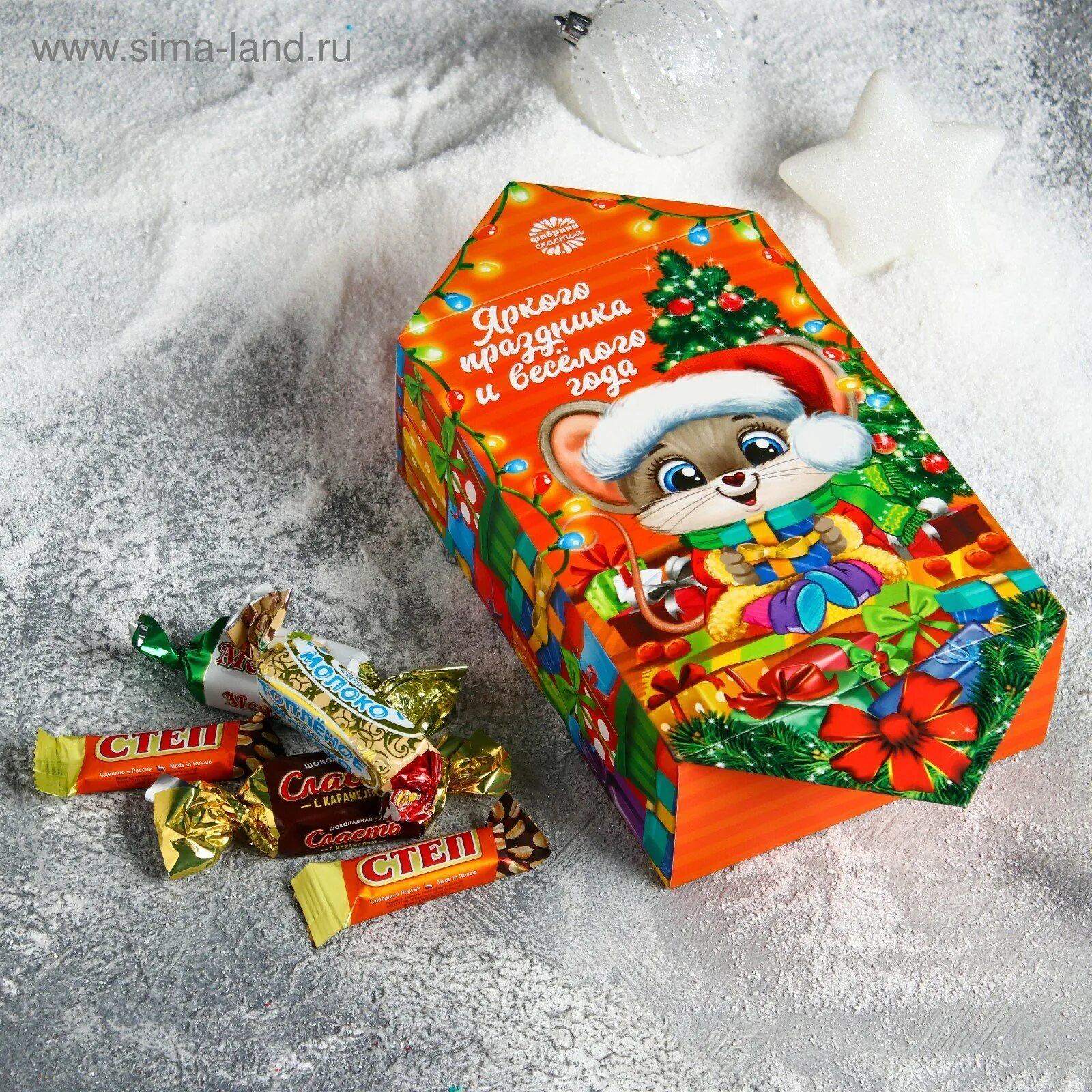 Конфеты на нг. Подарки из конфет на новый год. Канфкти на новогоднем столе. Новогодние сладкие подарки. Сладкий подарок на новый год.