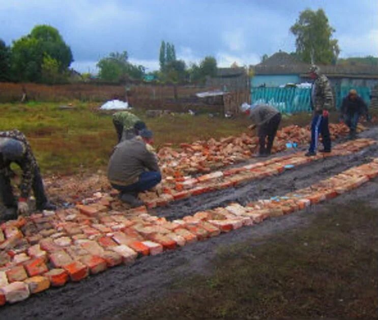 Сел сеть. Что сделать из битого кирпича. Укладка асфальта кирпичами.