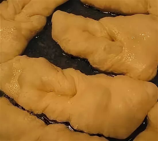 Тесто жарим в масле
