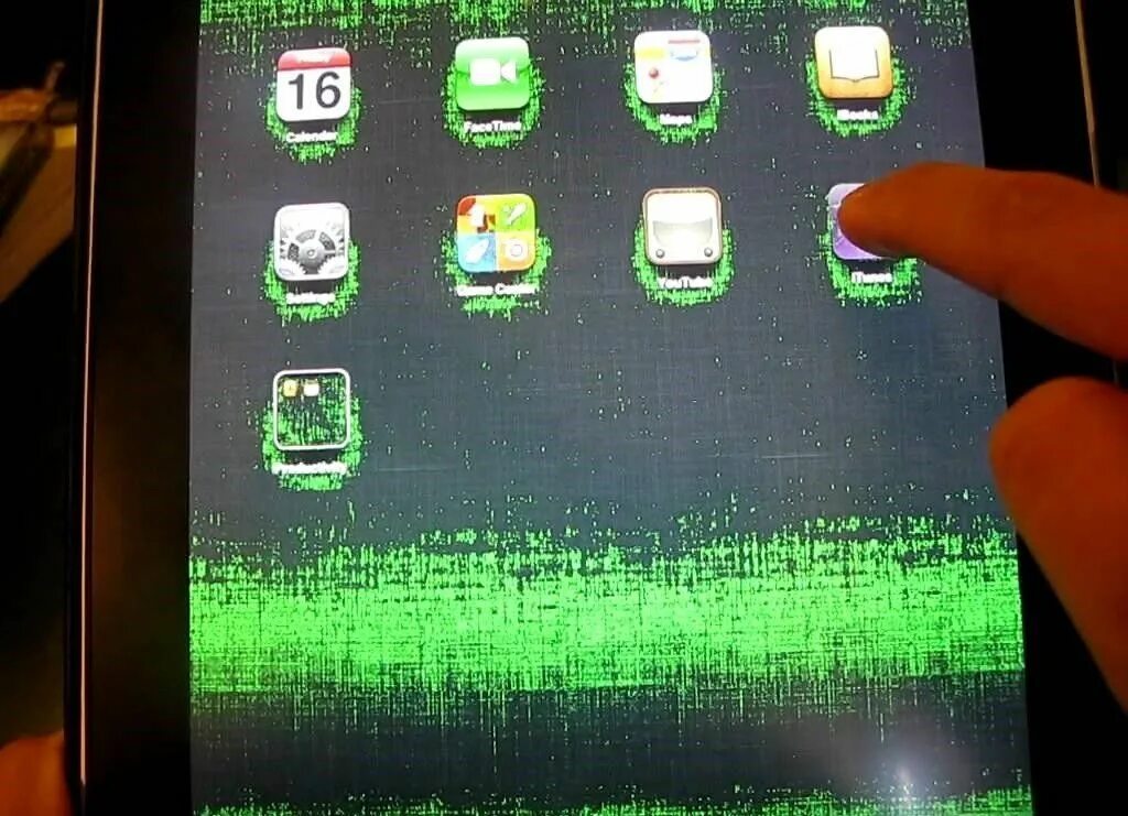 Экран телефона. Зеленые полосы на экране смартфона. Зеленые пиксели на экране телефона. Проблемы с экраном телефона. Почему экран не полностью