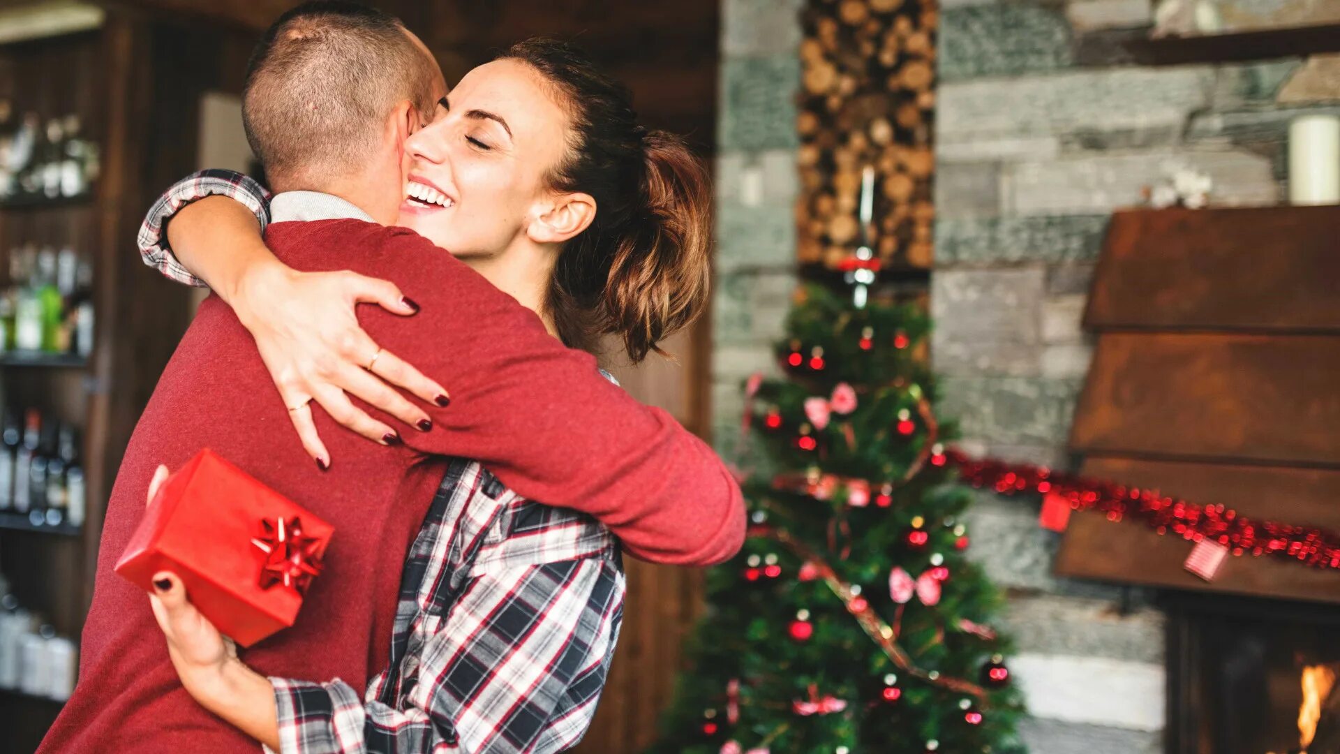 Give presents. Give gift. We give presents to our friends christmas. We give presents to our friends christmas. Christmas gift for mom.