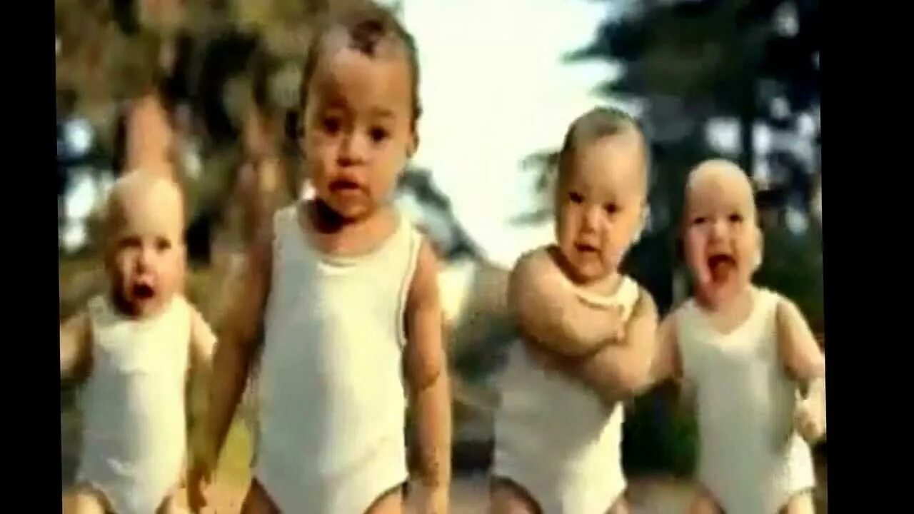 Ребенок танцует мем. Indian kids dance. Дети в памперсах танцуют. Дети танцуют локтями. Танцующий ребенок мем.