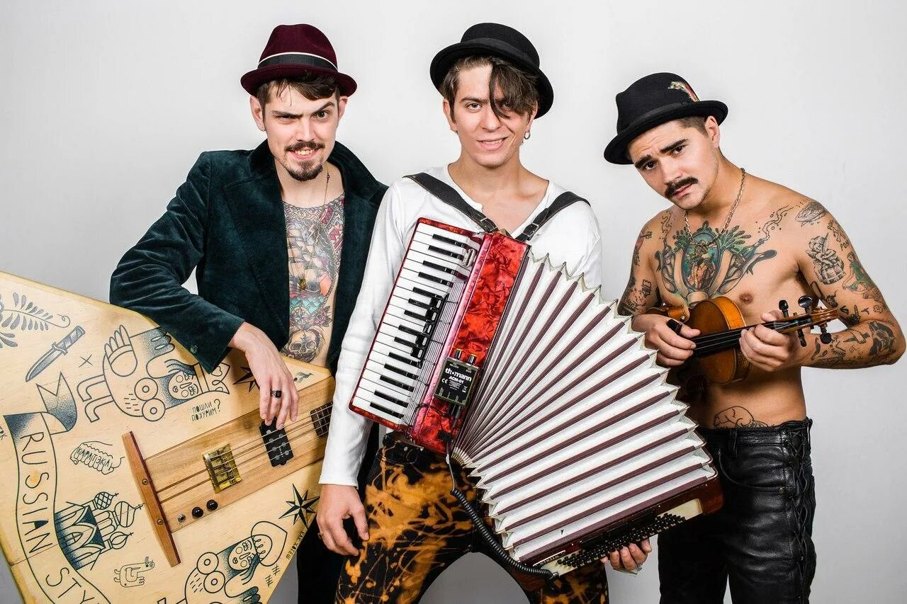 Ютуб музыка группа. Зе хаттерс группа. шляпники группа. the hatters состав группы.