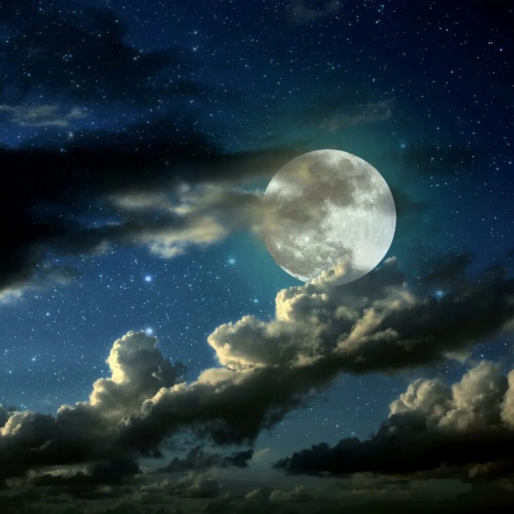 Каким цветом луна на небе. Луна на небе. Лунное небо. Ночное небо с луной. Красивая ночь.