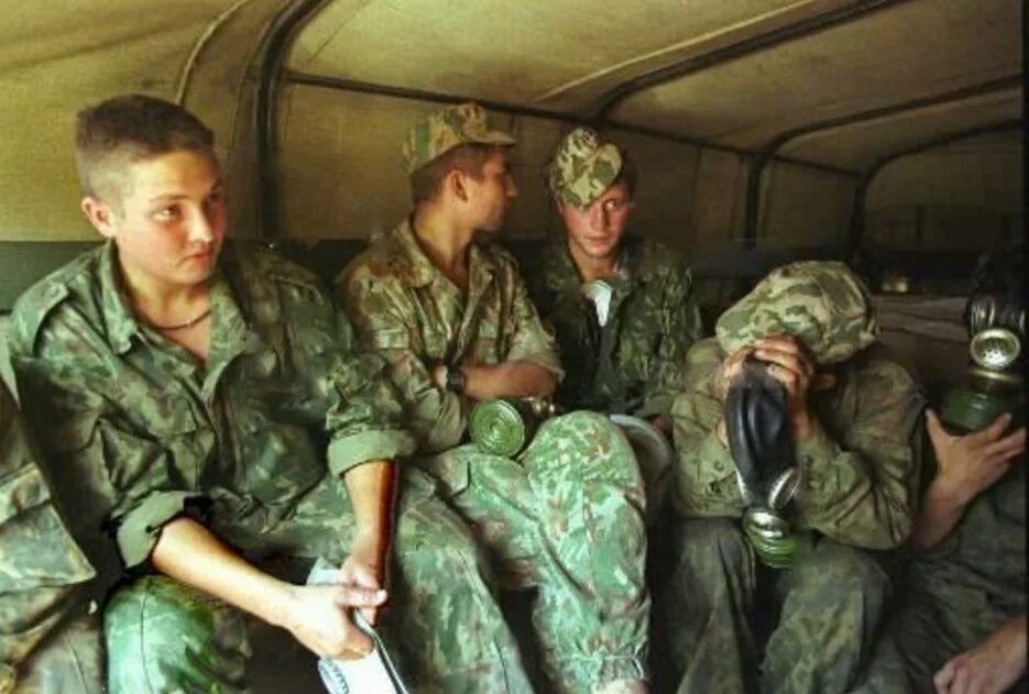 Грозный август 1996 пленные. Пленные российские солдаты. Пленные российские солдаты 2014 года. Возвращение из плена военнослужащих РФ.