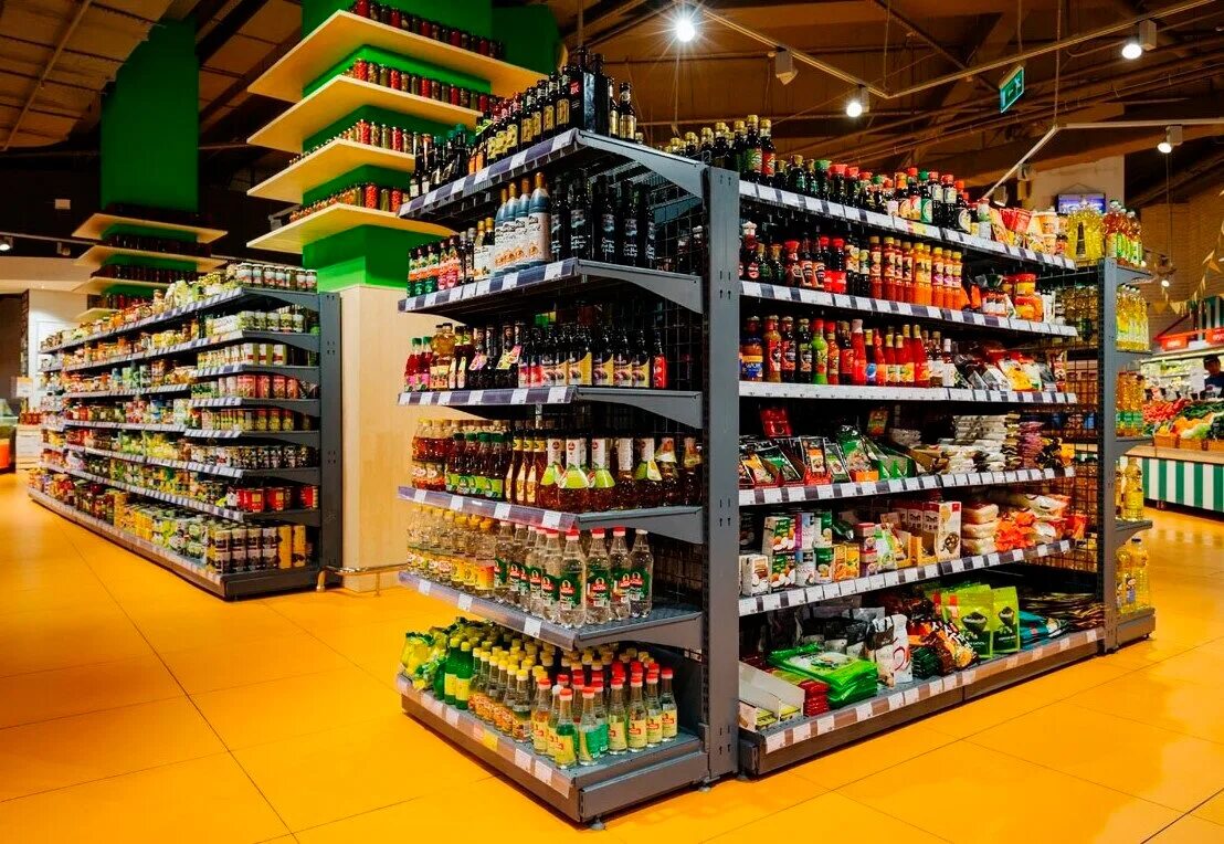 1с товары для магазина. Выкладка товара в магазине. стеллаж с продуктами. полки для продуктового магазина. стеллажи для минимаркета.