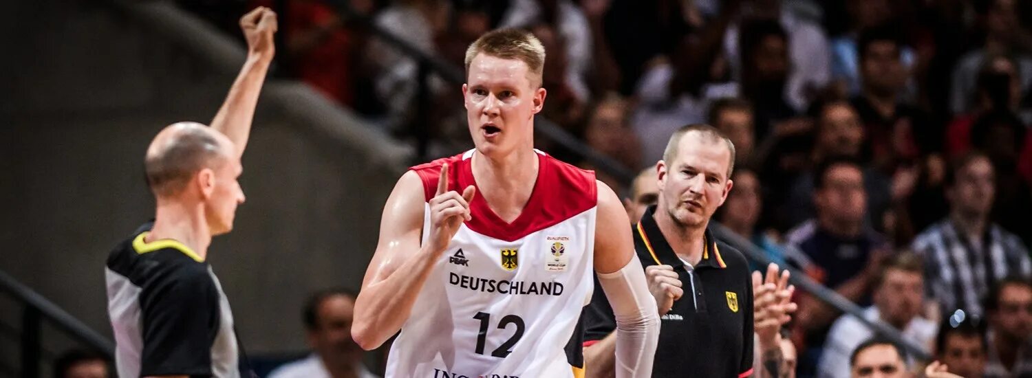 Баскетбол германия мужчины. Баскетбол в Германии. Принцесса Баскет немка 2 м 06 см баскетбол.