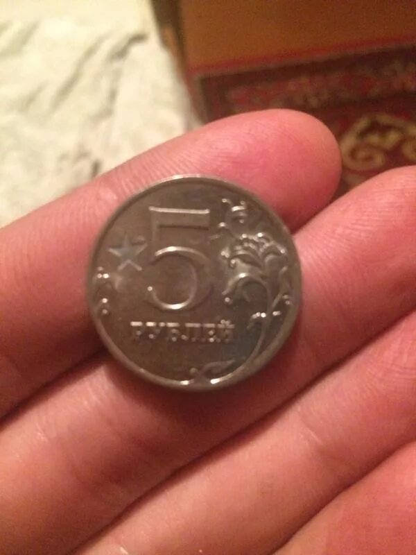 5 рублевая монета брелок. Аверс монеты 5 рублей 1997. Монета 5 рублей 1998 спмд. Дорогие монеты 5 рублей 1998. Медиатор из 5 рублевой монеты.