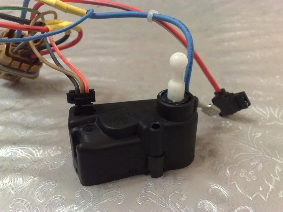 Разъем корректора фар chevrolet cruze. Провод корректора фар. Корректор фар гидравлический 2190. Корректор фар 1118 ручной. Корректор фар солярис.