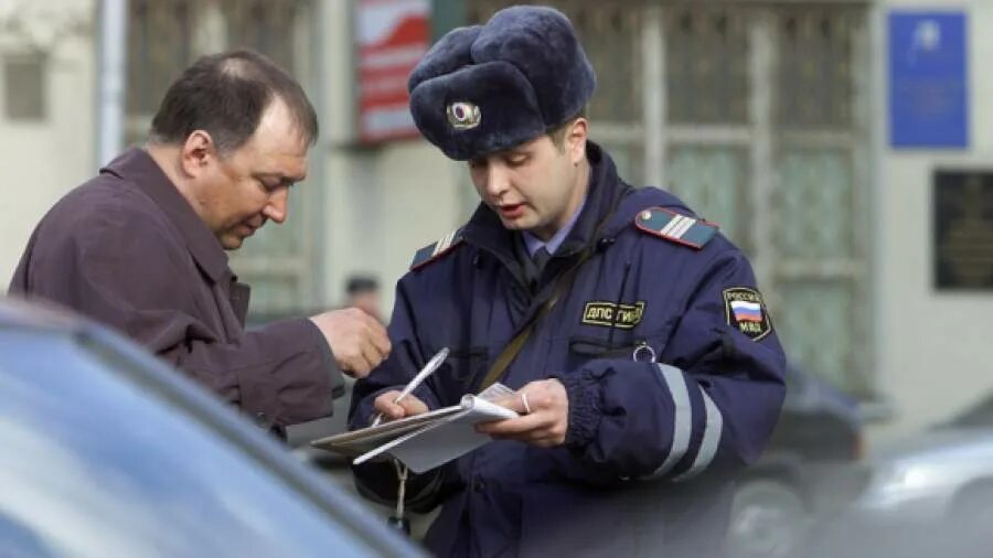 Участковый штраф. Полиция фото. Полиция у двери квартиры. Профилактическое мероприятие подросток. Участковый штраф.