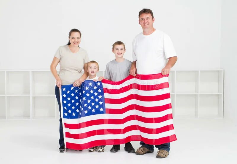 Семья на американском английском. Американская семья. счастливая семья американ. американская семья с флагом. российско-американская семья.