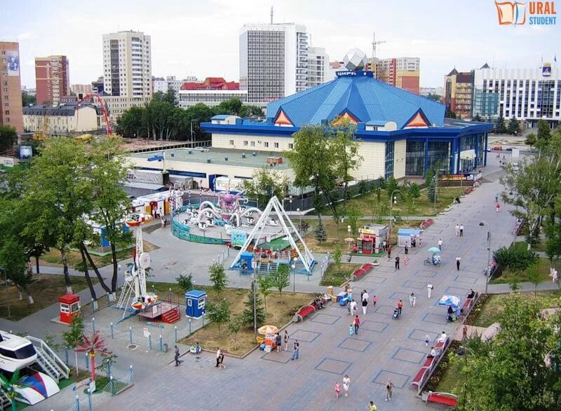 цветной бульвар тюмень ворота. тюмень цветной бульвар осень. цветной бульвар тюмень арка. цветной бульвар тюмень. сквер цветного бульвара тюмень.