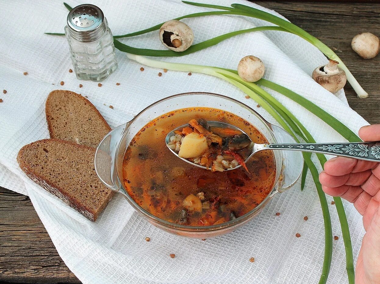 Постная кухня. Постные блюда в Великий пост. Блюда православной кухни. Постный суп с гречкой и грибами. Постные блюда во время великого поста