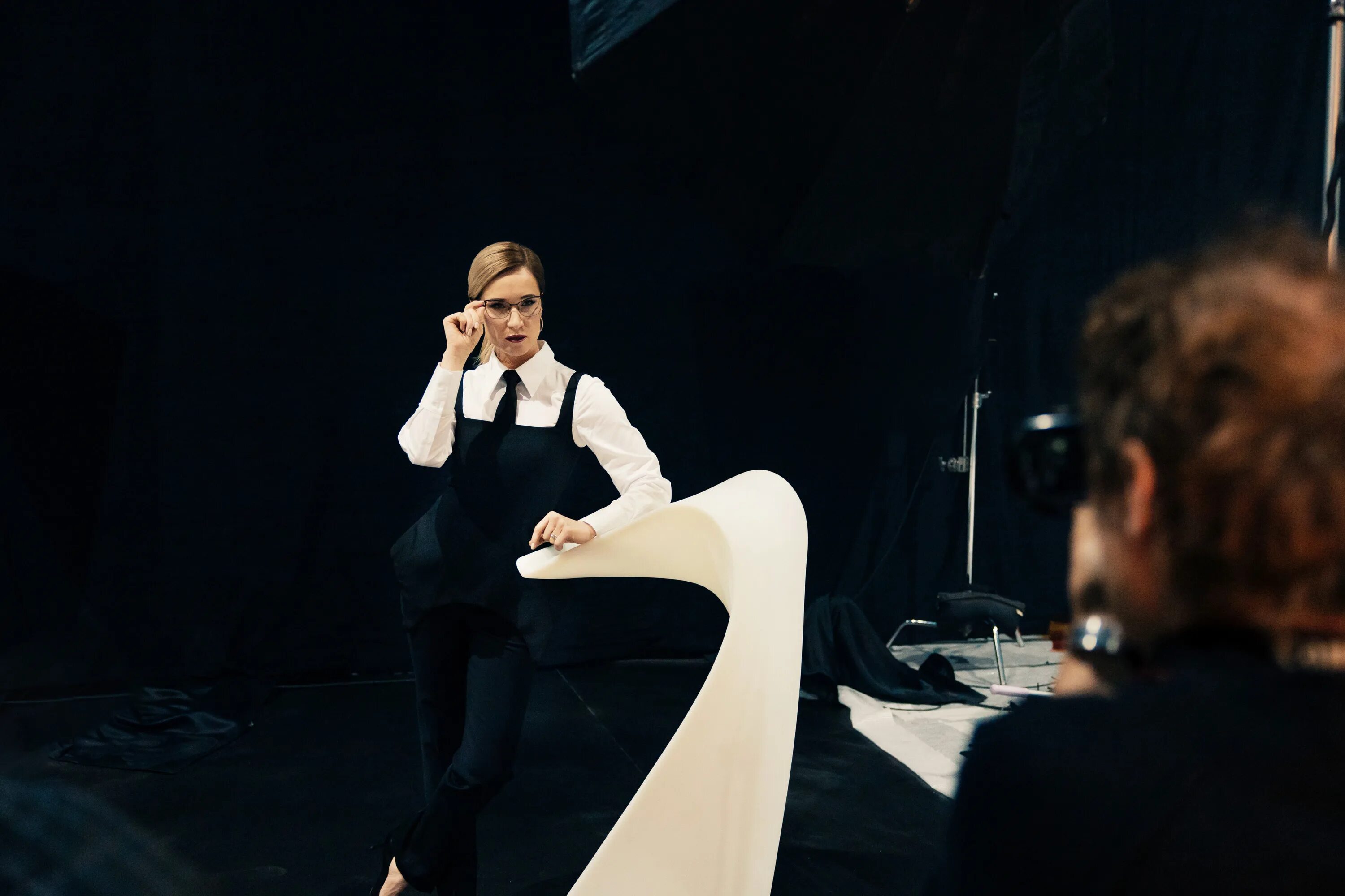 Шоу маска 4 сезон участники. Шоу на выход 2. Мария ивакова полный блэкаут. Полный блэкаут шоу на стс. Шоу на выход 2.