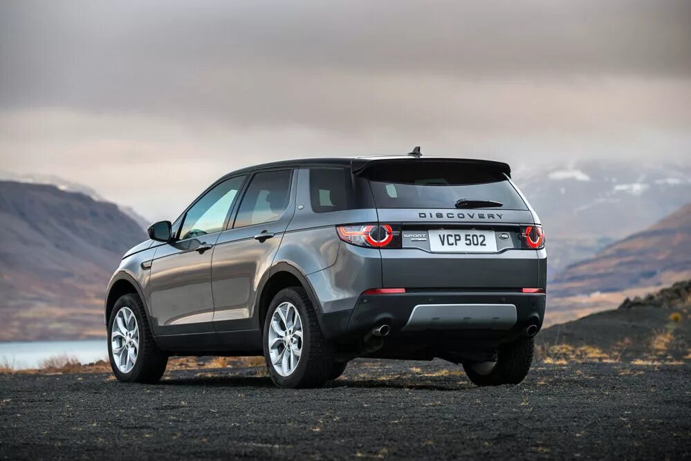 Discovery sport 2.0. Рендж Ровер Дискавери спорт. Land Rover Discovery Sport 2. Range Rover Discovery Sport 2015. Ленд Ровер Рендж Ровер Дискавери спорт.