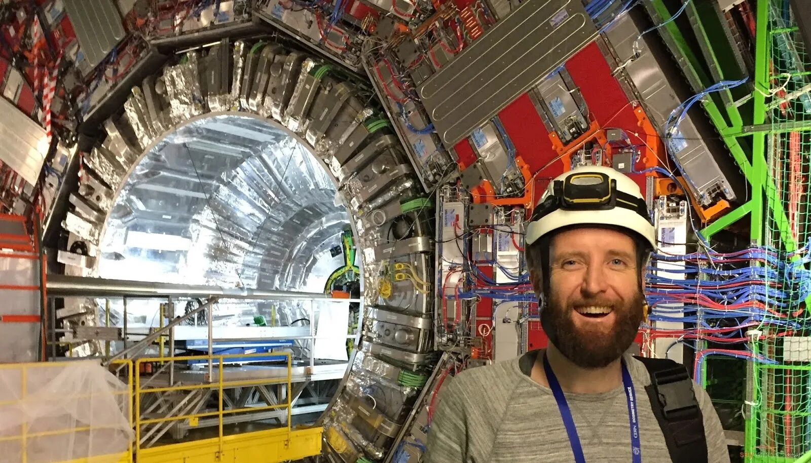 Церн швейцария. Швейцария ЦЕРН коллайдер. Адронный коллайдер в Швейцарии. Адронный коллайдер ЦЕРН. Адронный коллайдер в Женеве.