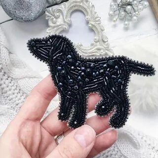 Брошь собака