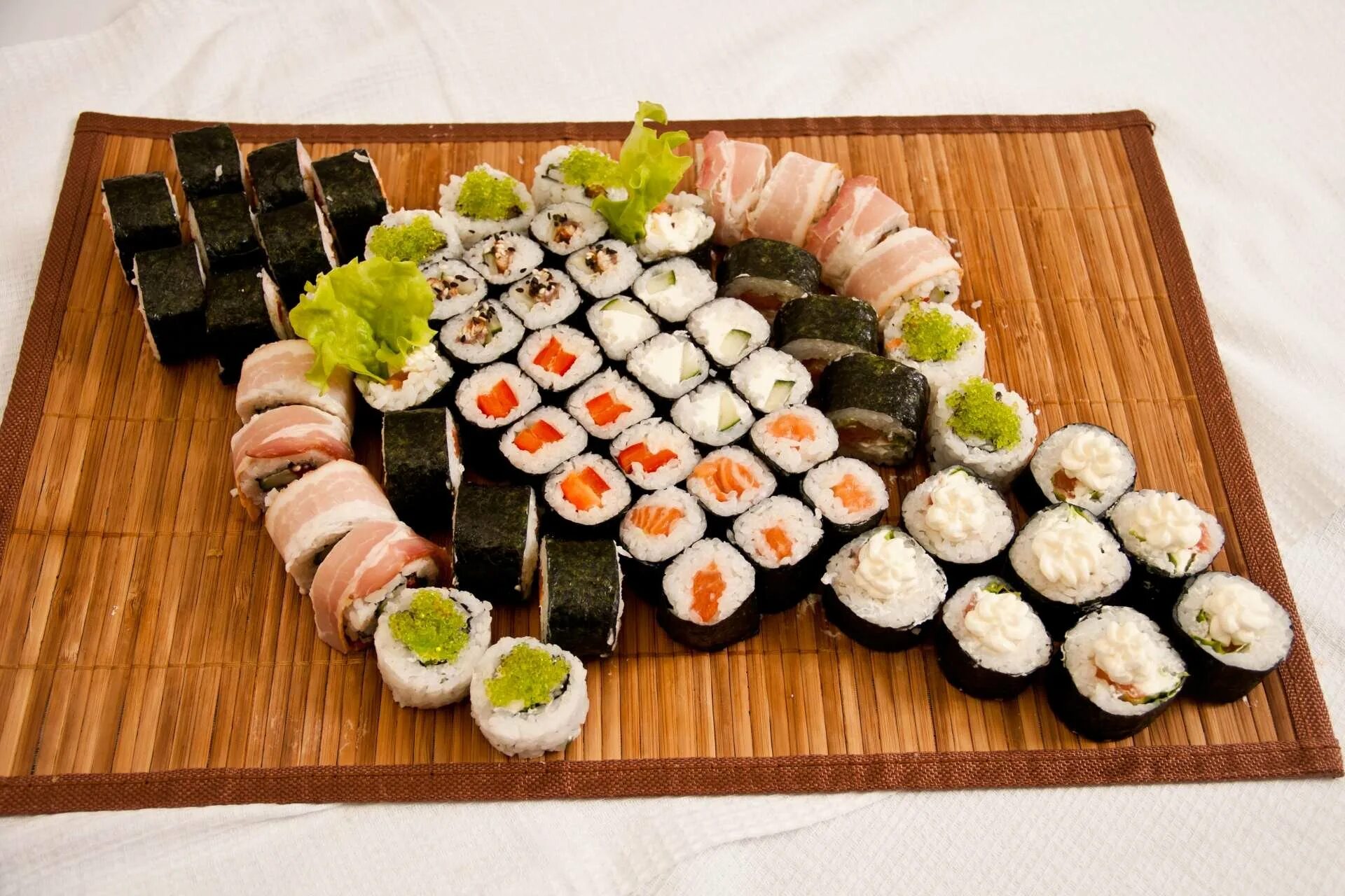 Роллы тануки тануки. Суши танук. Калифорния роллы тануки. Суши танук. Суши танук.