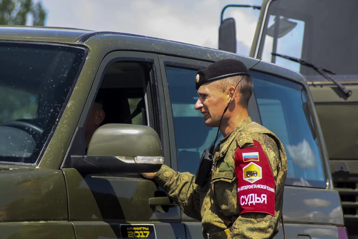 Водителю военного автомобиля. Всеармейский конкурс «мастера автобронетанковой техники».. Военный водитель. Военный водитель в армии. Водители в армии России.