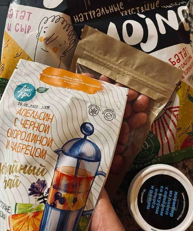 пакет вкусный. пакет вкусно и точка. пакет вкусный. пакет из макдональдса фото. пакет из макдональдса в руке.