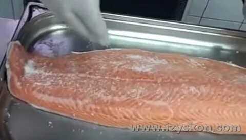 Засолить форель в пленке