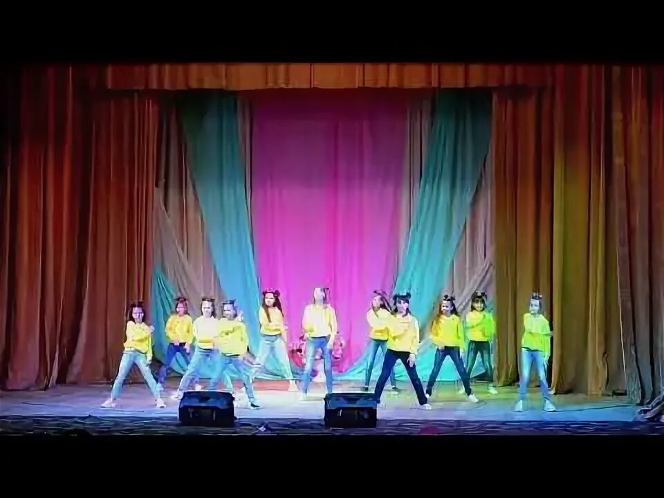 Танец под улыбайся. Танец под улыбайся
