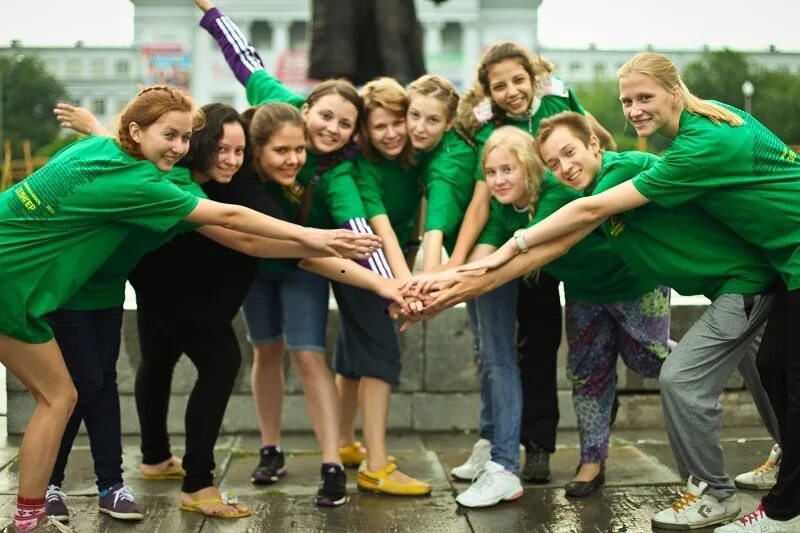 Время молодых организация. Молодежное движение. Зеленая молодежь. Молодежь и экология. Молодежь и экология в России.