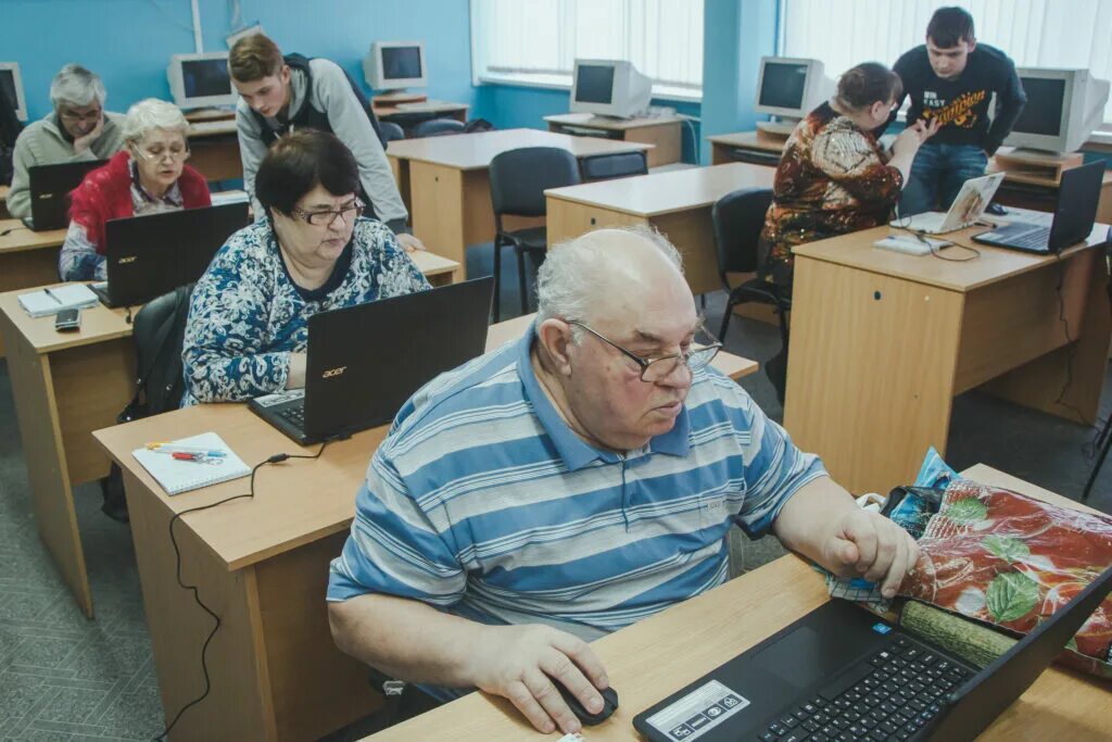 Великий пенсионер. Компьютерное многоборье среди пенсионеров. Чемпионат по компьютерному многоборью для пенсионеров 2024. Пенсионеры в России. Пенсионеры в Британии.