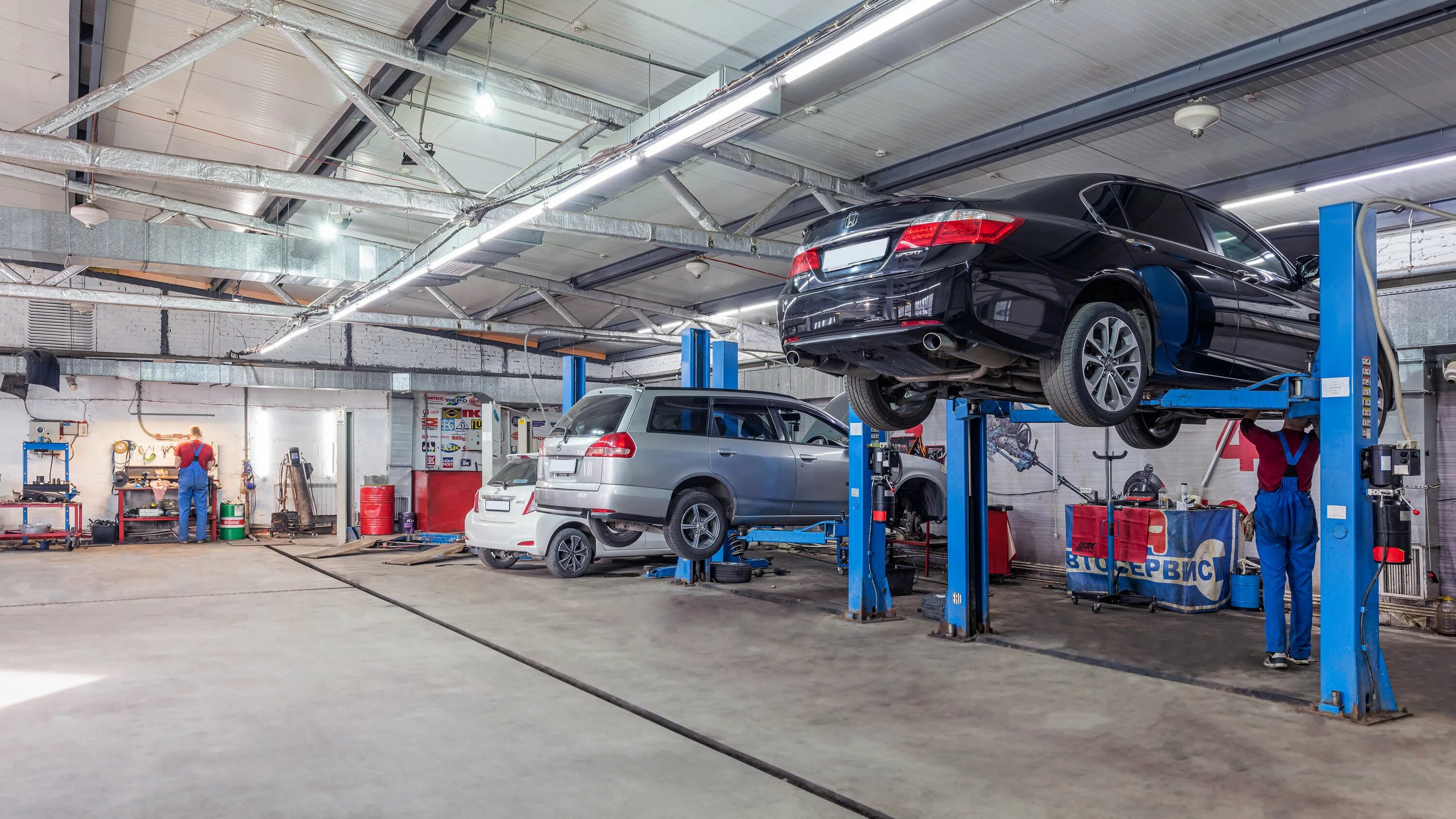 Автомастерская. Автосервис на 8 постов. Автомобиль мастерская. Форум автосервис. Станция тех обслуживания.