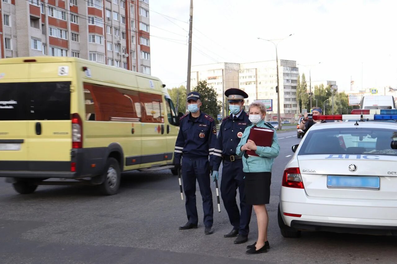 Сайт приставов йошкар ола. Судебные приставы Йошкар-Ола. Дорожный пристав. Судебные приставы отделение 2 Йошкар-Ола. ФССП на параде в Йошкар-Оле.