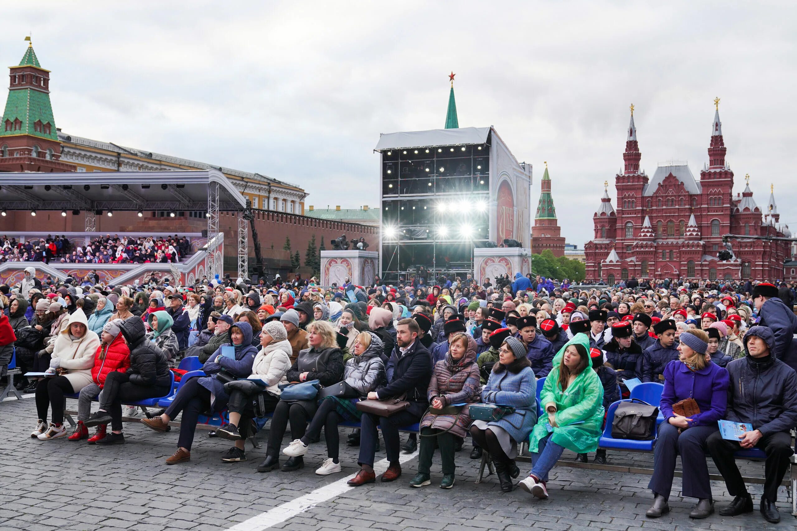 Сегодня на красной площади мероприятия в москве. Концерт 24 мая на красной площади 2022. Концерт на красной площади 24 мая. Концерт ко Дню славянской письменности красная площадь. Фотографии красной площади.