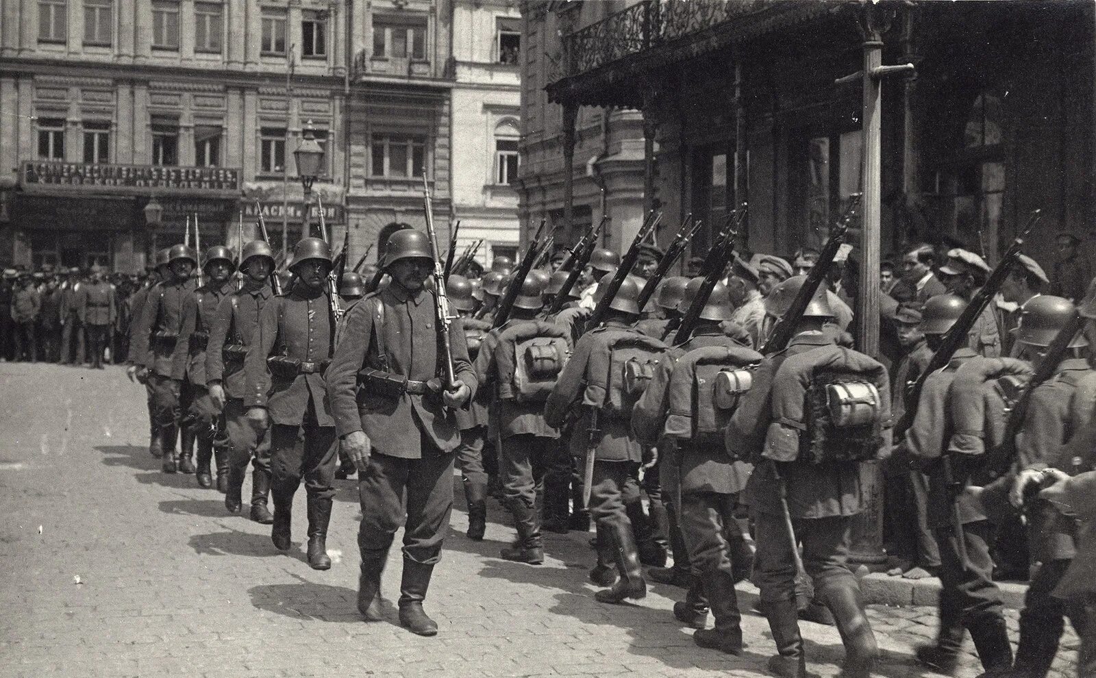 Немецкие войска в Киеве 1918. Германская оккупация Украины 1918. Немцы в Киеве 1918 год. Германские войска в Риге 1918. Мировые захваты германии