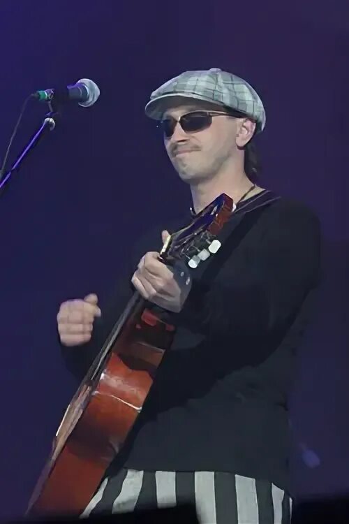 Мафик песни кутерьма. Мафик птицы. мафик в иркутске 2007. мафик с гитарой.