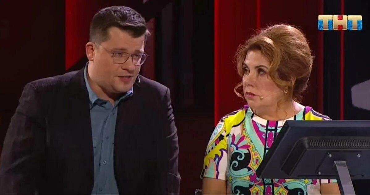 Федункив и харламов интеллигентная семья. Харламов федункив интеллигентная. Камеди клаб участники. Камеди вумен экстрасенсы федункив. Федункив и харламов.