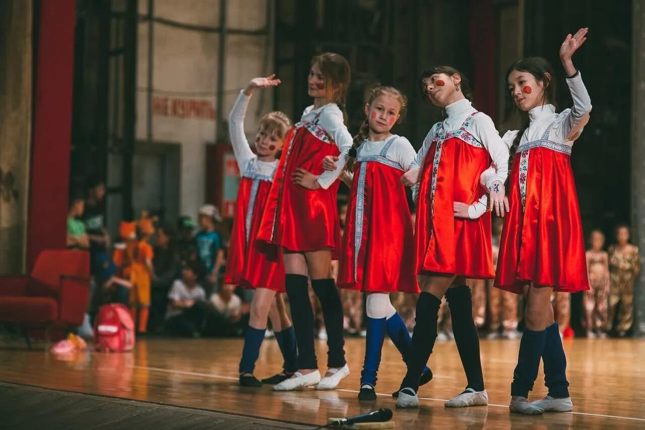 Москва танцуй екб танцуй текст. Lets Dance школа танцев. S Dance Пенза. Классика танцы Екатеринбург. Школа танца Екатеринбург 154 школа.